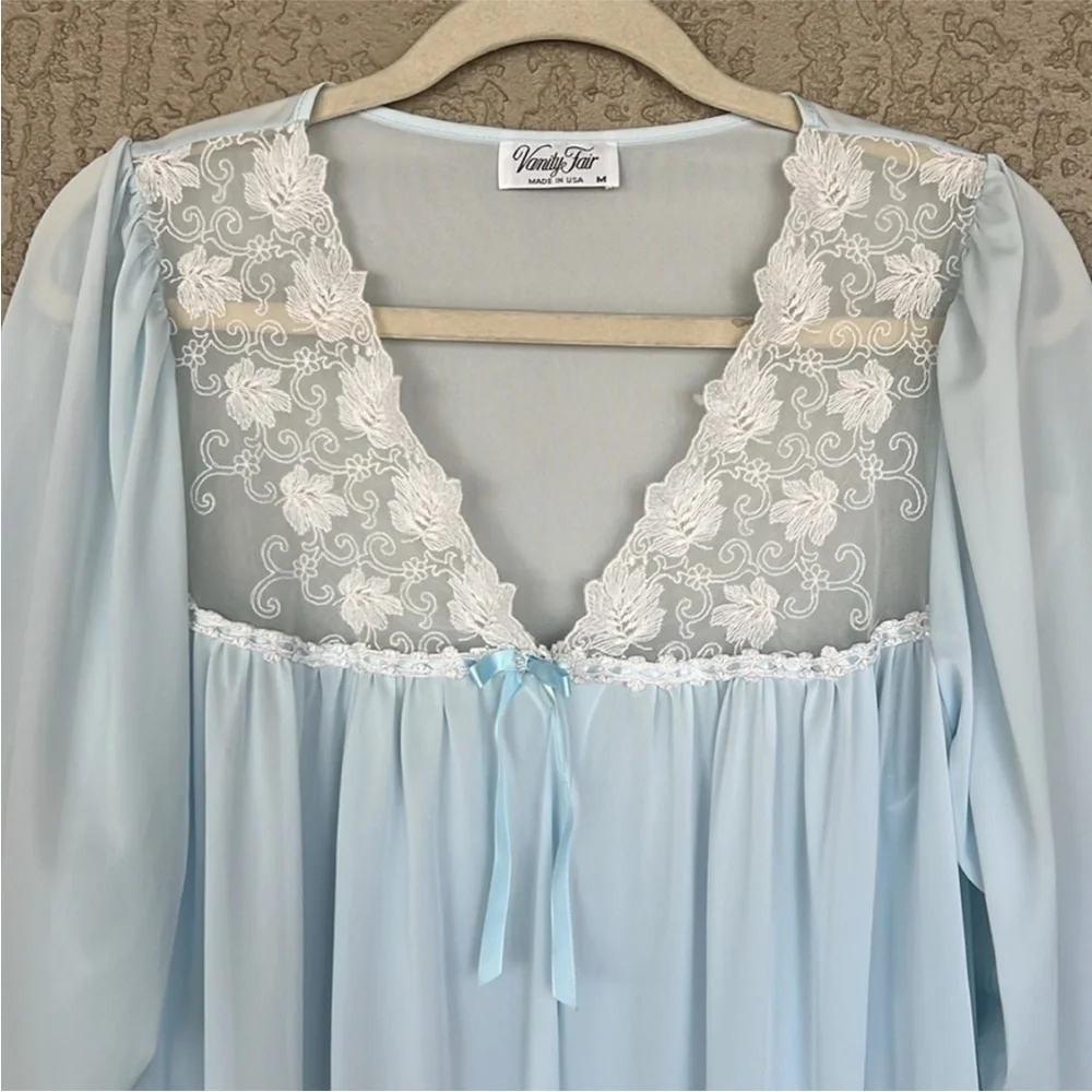 Vintage Vanity Fair Light Blue Nylon Lace Nightgown Robe Set M USA Made